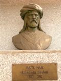 Памятник Хану Батыю, установленный в Турции в городе Сёгют. Дословный перевод таблички: Альтинорди Девлети – Военный управитель