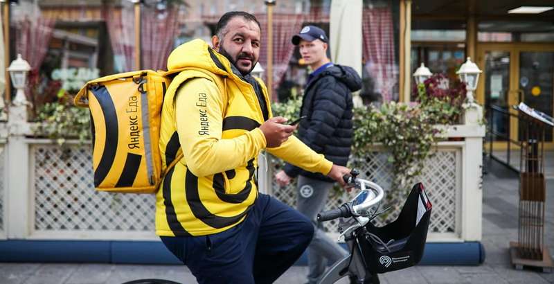 Открывай, неверный! Тебе доставка!