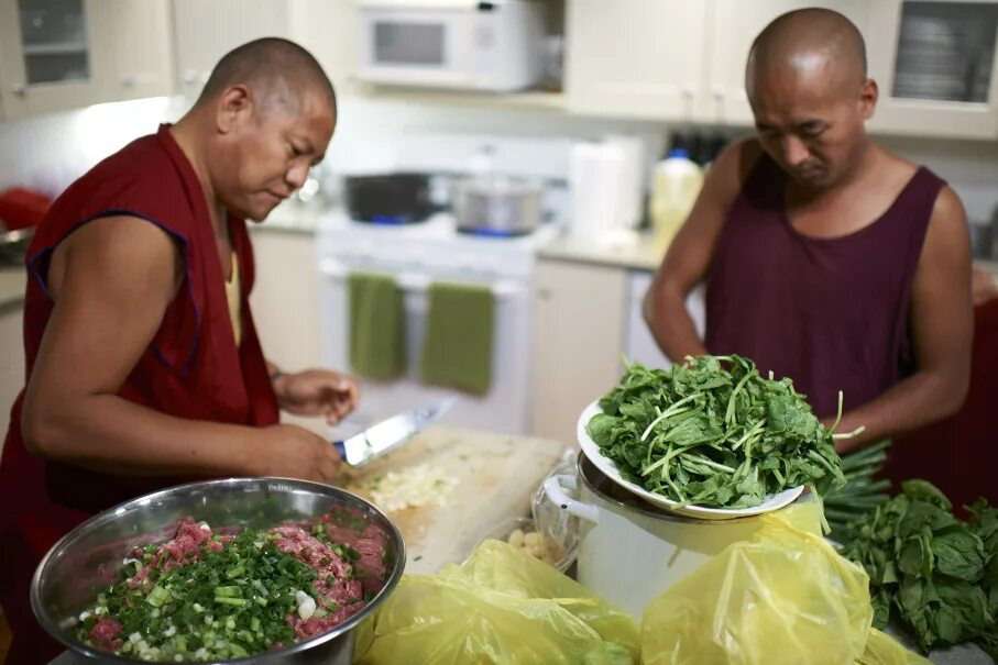 Открывай, неверный! Тебе доставка!