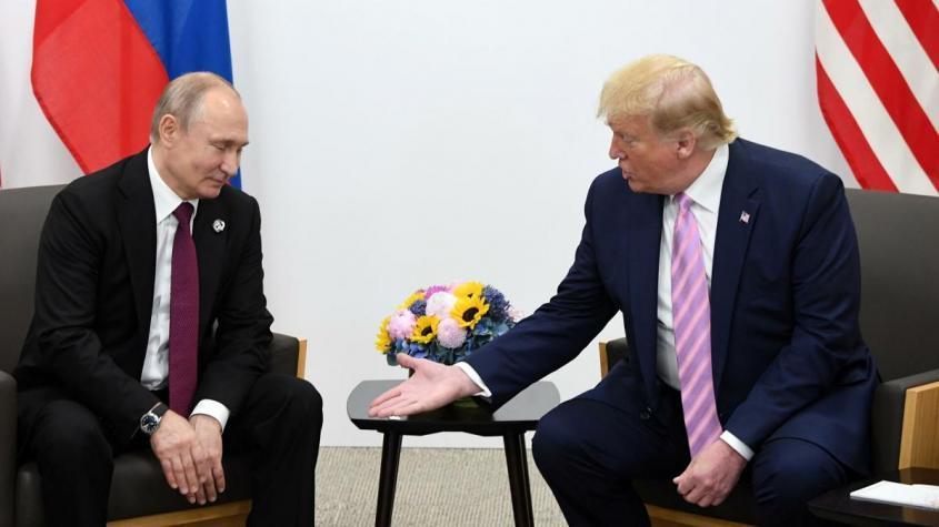 Президент РФ Владимир Путин и президент США Дональд Трамп (справа) во время встречи на полях саммита Группы двадцати в Осаке – РИА Новости, 1920, 13.10.2020