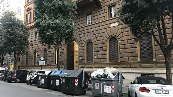 Мусорные баки на улицах Рима Мусорные баки на улицах Рима