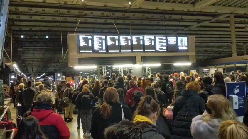 В Лондоне паника. Жители стремятся сбежать из города и страны