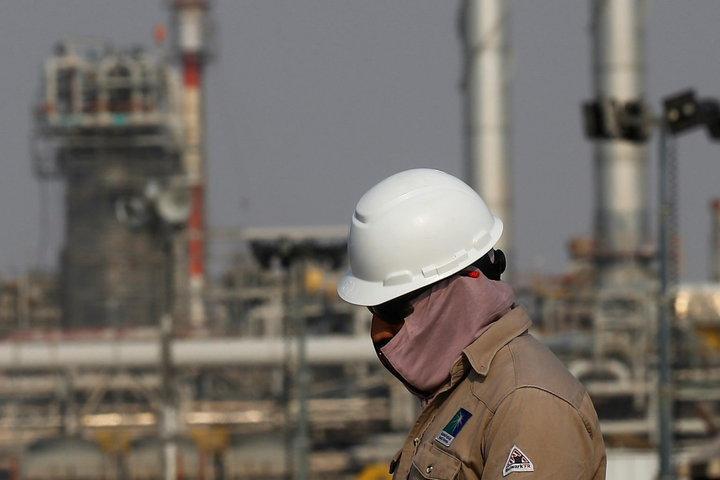 Саудовская Аравия показала всему миру опасность «сидения на нефтяной игле»