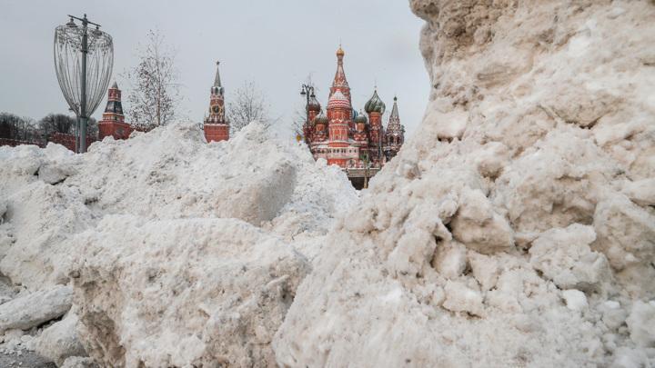 Снегопад в Москве побил полувековой рекорд. Центральную Россию заметает снегом
