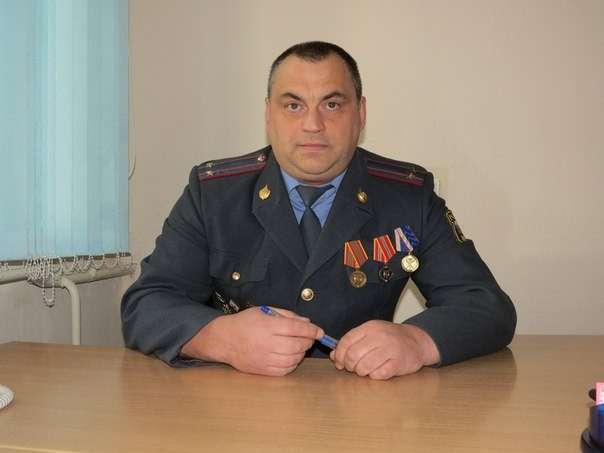Подполковник полиции рискуя жизнью спас девочку, которую сильным течением уносило на льдине