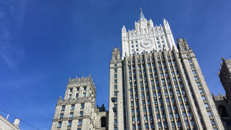 Россия высылает 20 сотрудников посольства Чехии и это ещё не всё