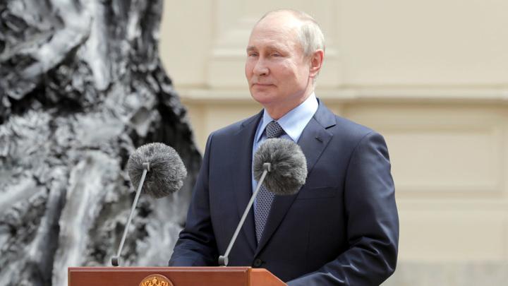Владимир Путин анонсировал запуск просветительских проектов