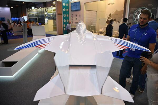 Модель демонстратора комплекса технологий сверхзвукового гражданского самолета Стриж, представленная на выставке МАКС-2021 Модель демонстратора комплекса технологий сверхзвукового гражданского самолета Стриж, представленная на выставке МАКС-2021