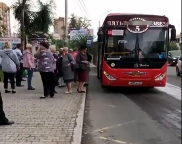 В Хабаровске водитель-исламист высадил пассажиров автобуса из-за намаза