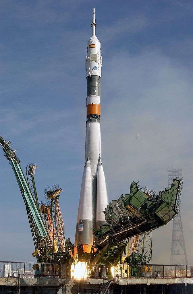 672px-Soyuz_TMA-3_launch 672px-Soyuz_TMA-3_launch