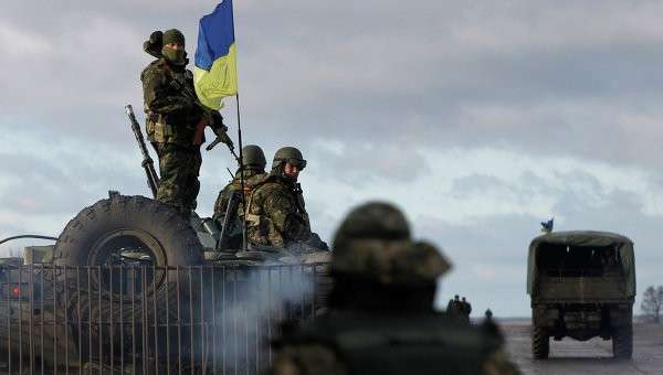 Солдаты украинской армии. Архивное фото Солдаты украинской армии. Архивное фото