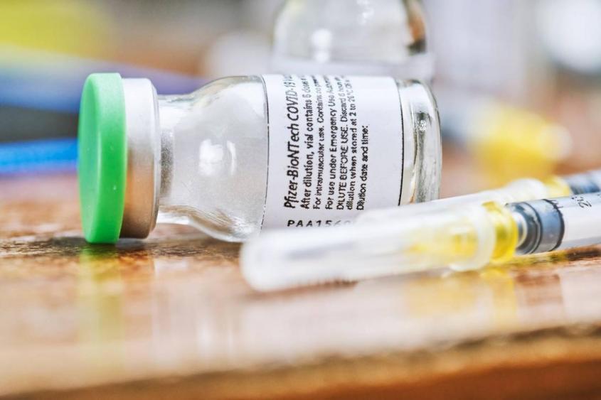 Хроника коронавирусного безумия. Заколоть вакцинами до смерти