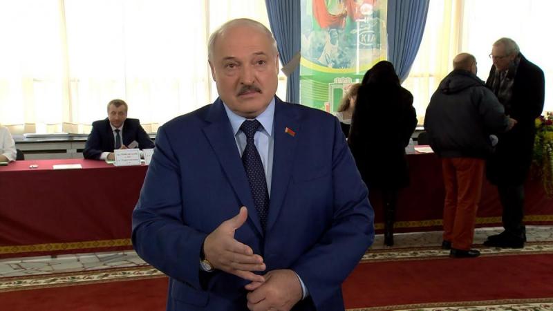 Лукашенко призвал очистить российские СМИ от русофобской грязи