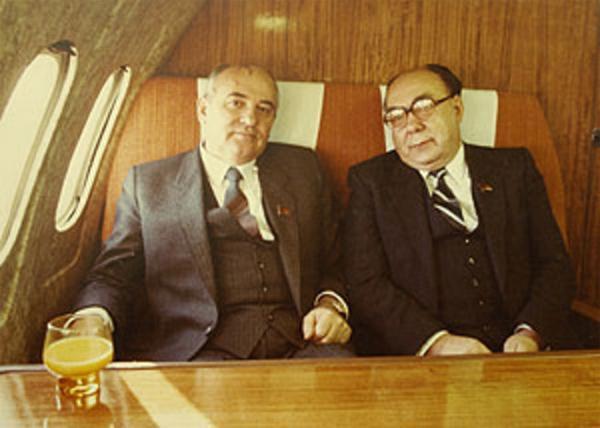 Как Горбачев предавал Родину