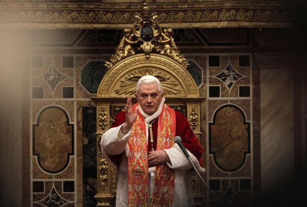 Почетный папа Римский Бенедикт XVI. 2010 год