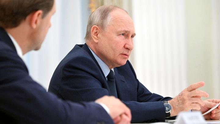 Владимир Путин: все российские чиновники должны ездить на отечественных авто