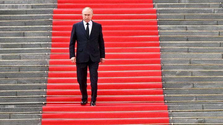 Bloomberg о визитах Путина: попытки США и ЕС изолировать Россию провалились