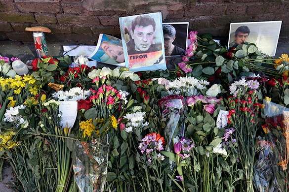МИД: убийство Немцова используется Западом для давления на Россию. Борис Немцов, цветы МИД: убийство Немцова используется Западом для давления на Россию. Борис Немцов, цветы