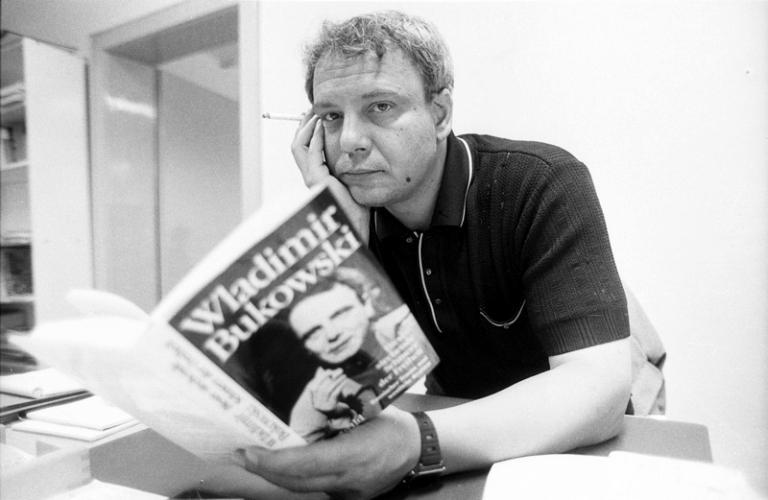 На фото: Владимир Буковский в 1983 году.
