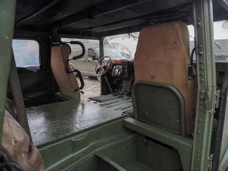 На фото: в салоне AM General HMMWV (Humvee)