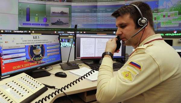 Военнослужащий в центре Управления масштабными военными учениями Северного флота в Национальном штабе управления обороной государства РФ. Архивное фото. Военнослужащий в центре Управления масштабными военными учениями Северного флота в Национальном штабе управления обороной государства РФ. Архивное фото.