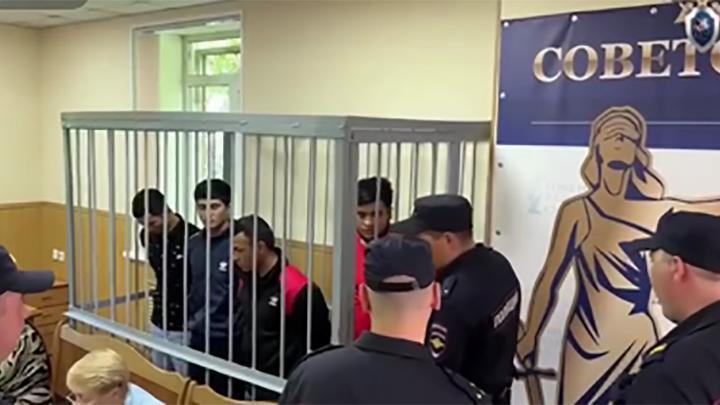 «Рыпнешься – убьём»: пятеро мигрантов во Владивостоке похитили дочь воина СВО