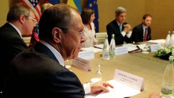 Глава МИД РФ Сергей Лавров на переговорах по урегулированию кризиса на Украине в Женеве. 17 апреля 2014 Глава МИД РФ Сергей Лавров на переговорах по урегулированию кризиса на Украине в Женеве. 17 апреля 2014