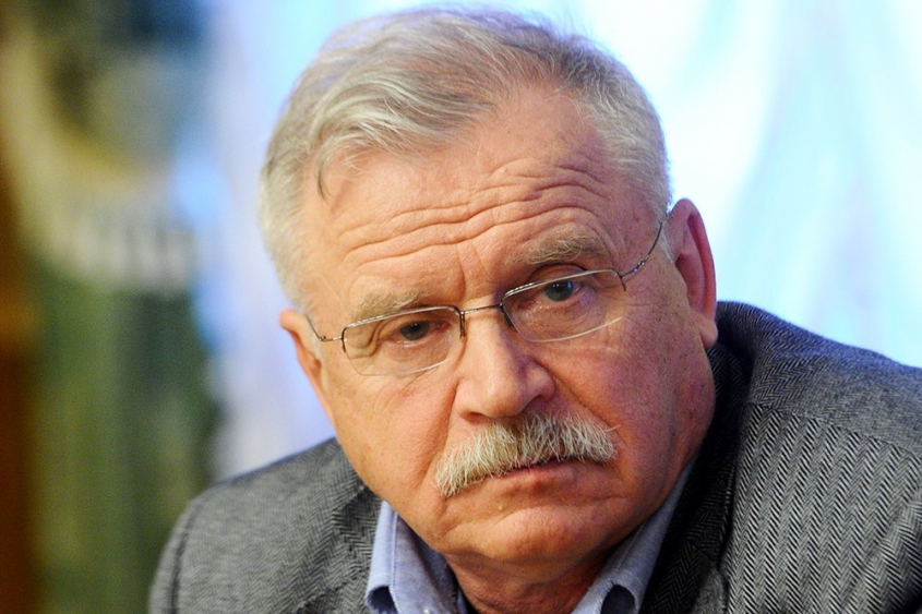 «Срочно уволить министра просвещения!» – Народный артист об идее Минпроса переснять советские фильмы