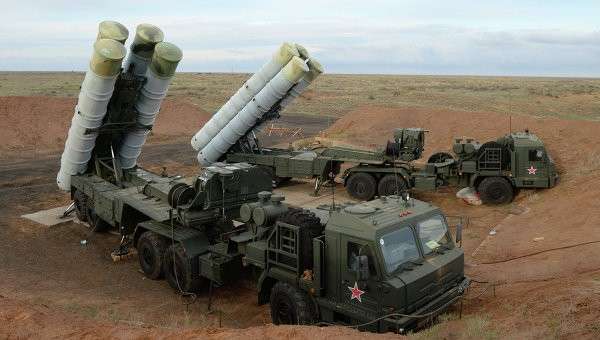 Зенитные ракетные системы С-400 Триумф. Архивное фото Зенитные ракетные системы С-400 Триумф. Архивное фото