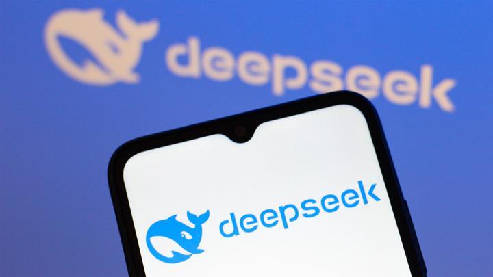   DeepSeek:    ChatGPT      