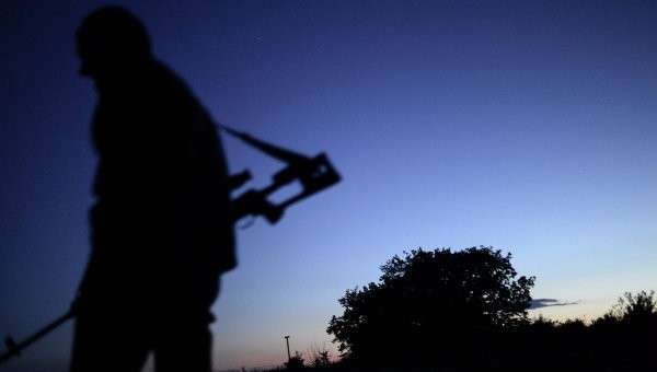 Боец ополчения в Донбассе. Архивное фото Боец ополчения в Донбассе. Архивное фото