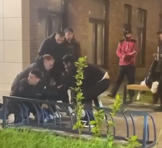В Люберцах жители, устав терпеть выходки таджиков, взяли правосудие в свои руки. Ни один не ушел