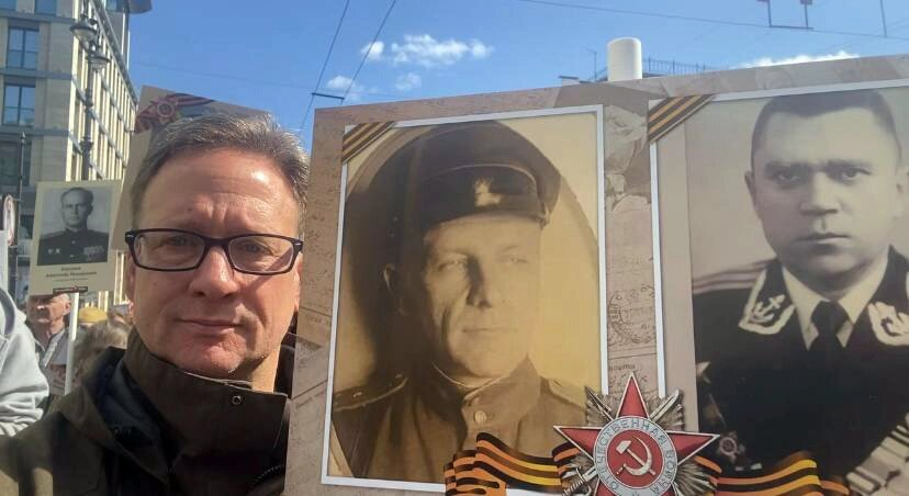 «Меня осталось убить». Журналист из США лишился всего за правду о России