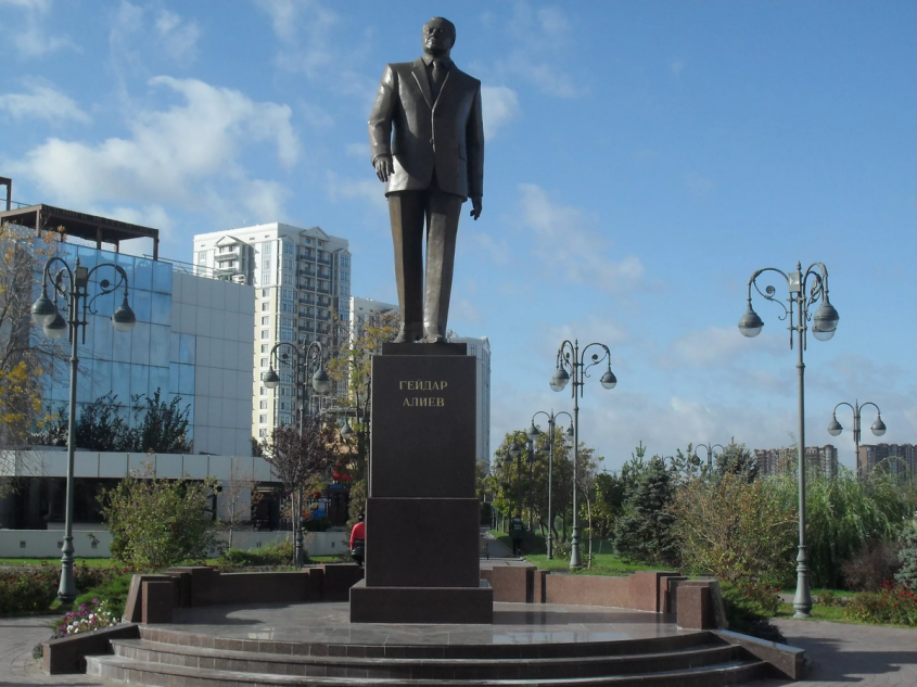 Полностью заменимые «специалисты» из Азербайджана