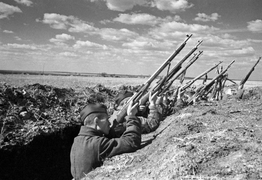 «На грани возможного»: за что лётчик Василий Андрианов был дважды удостоен звания Героя