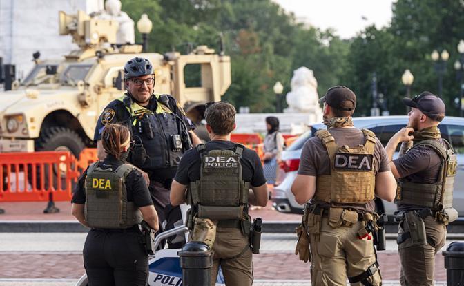 Трамп начинает «ликвидацию». По примеру маршала Жукова: «Церемониться с уголовниками запрещаю»