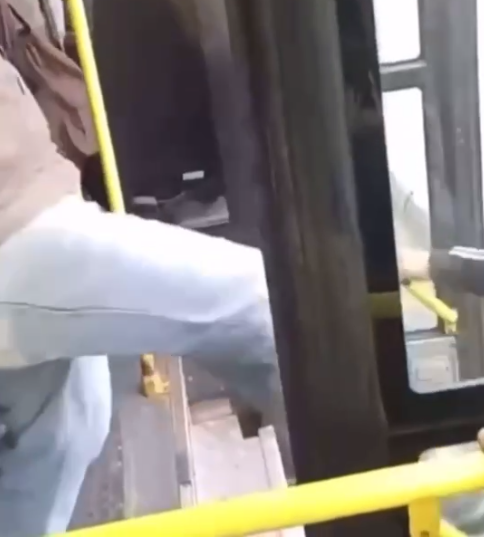 Мигранта, угрожавшего семье Бастрыкина, заставили пожалеть об этом. Больше не смеётся