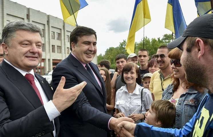 Президент Украины Петр Порошенко и бывший президент Грузии Михаила Саакашвили (слева направо), назначенный губернатором Одесской области