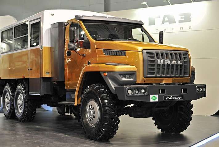 Показанная на выставке СТТ-2015 «вахтовка» — битопливная: она может работать и на сжатом природном газе метане, и на обычной солярке