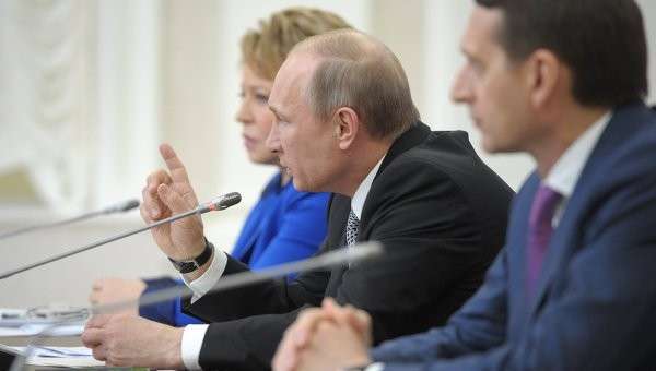 Президент РФ Владимир Путин во время встречи в Петрозаводске Президент РФ Владимир Путин во время встречи в Петрозаводске