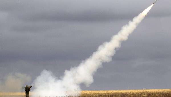 Запуск зенитной ракеты в ходе военных учений в Астраханской области. Архивное фото. Запуск зенитной ракеты в ходе военных учений в Астраханской области. Архивное фото.
