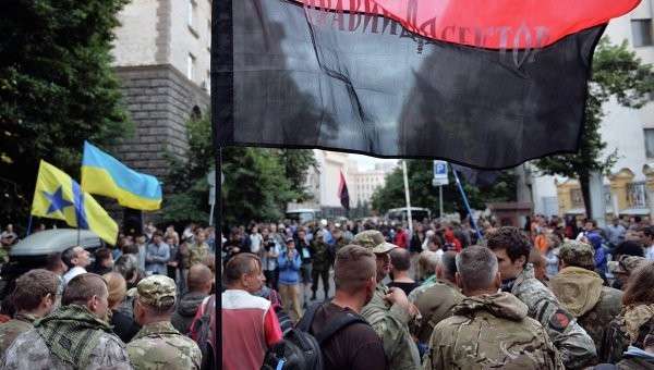 Митинг Правого сектора у здания администрации президента Украины Митинг Правого сектора у здания администрации президента Украины