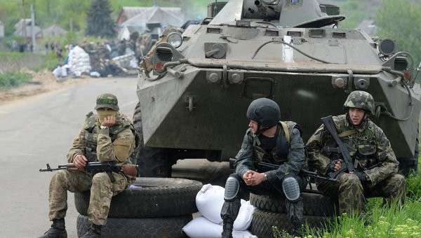 Украинские военные начали штурм города Славянска. Архивное фото Украинские военные начали штурм города Славянска. Архивное фото