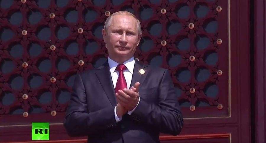 Владимир Путин принял участие в параде в честь 70-летия победы китайского народа в войне с Японией