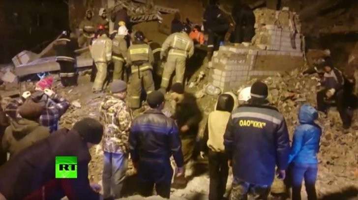 После взрыва в жилом доме в Хабаровском крае под завалами остаются люди