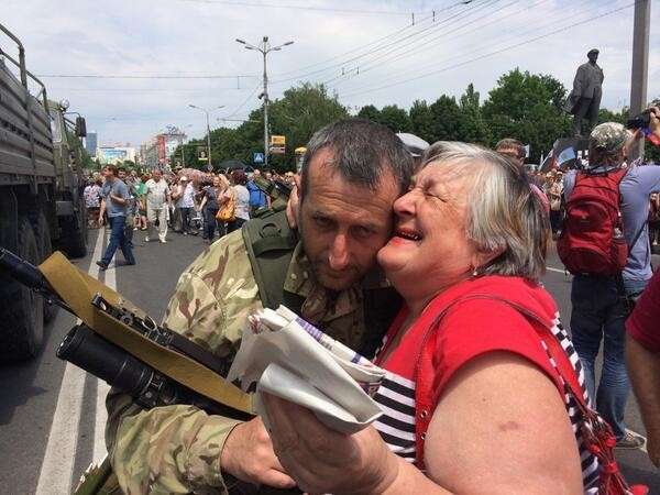 В Донецке проходит митинг против выборов Президента