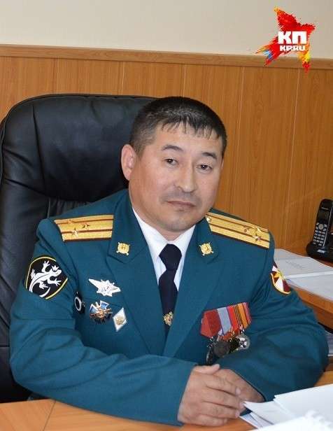 Владимир Путин вручил полковнику, закрывшему собой гранату на учениях, звезду «Герой России» Владимир Путин вручил полковнику, закрывшему собой гранату на учениях, звезду «Герой России»