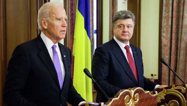 Вице-президент США Джо Байден (слева) и президент Украины Петр Порошенко, архивное фото Вице-президент США Джо Байден (слева) и президент Украины Петр Порошенко, архивное фото