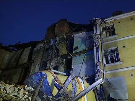 В Каретном ряду в центре Москвы обрушился фасад трёхэтажного здания