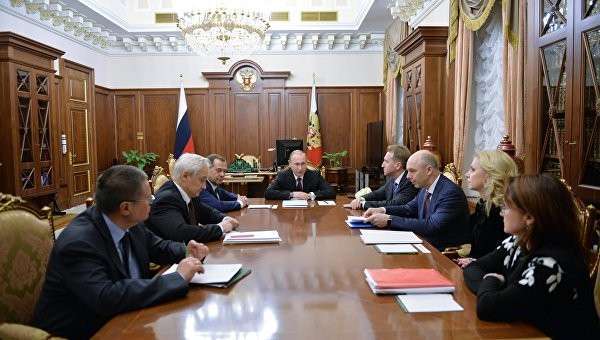 Владимир Путин провел совещание по экономическим вопросам в Кремле Владимир Путин провел совещание по экономическим вопросам в Кремле